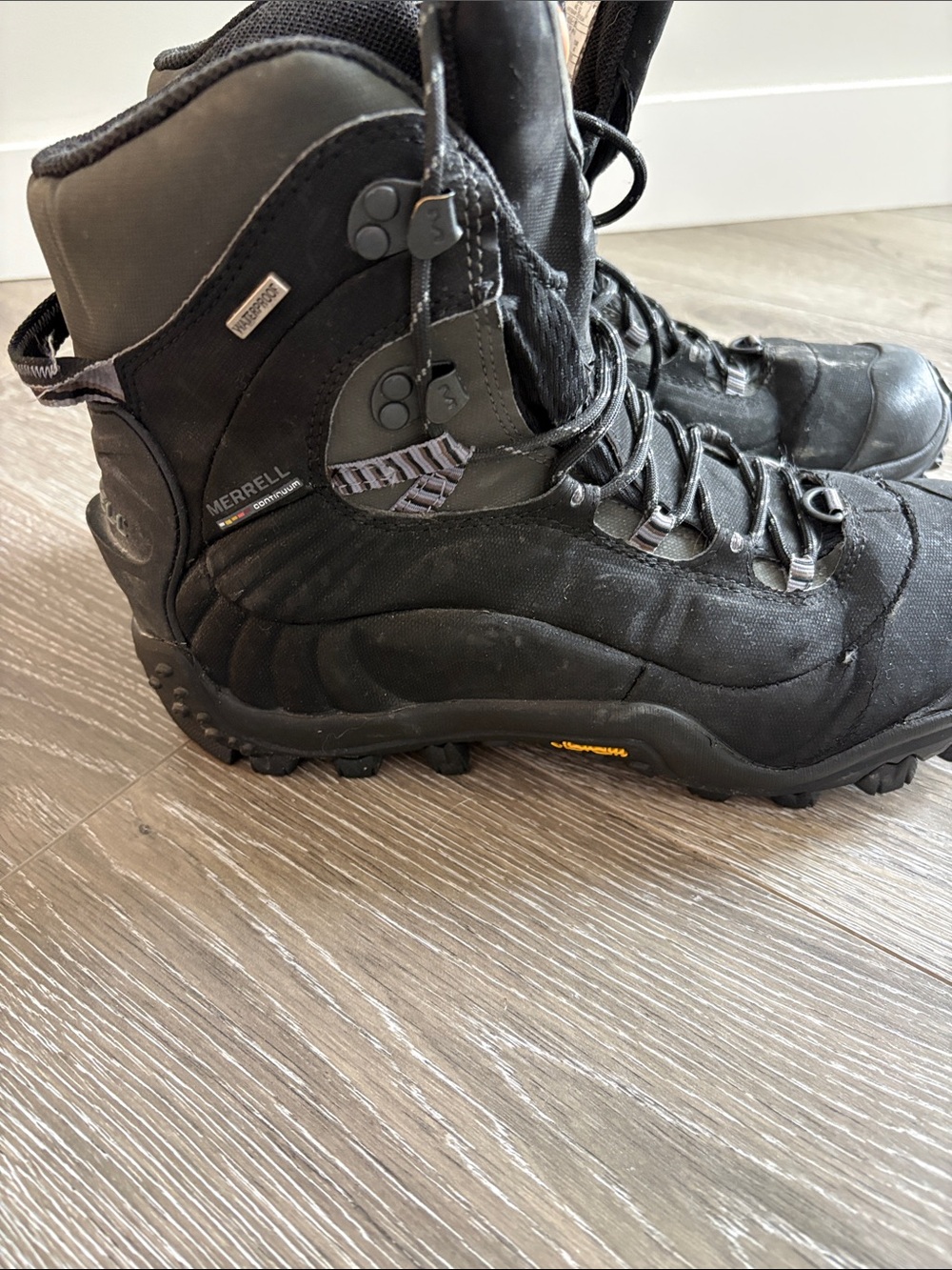 Merrill Vibram sole, Black Winter Snow Boots - Picture 2 of 6